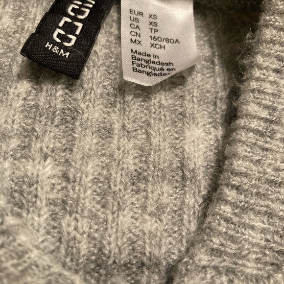 Adorable 🥰 szXS grey zip cardigan - Picture 4 of 9